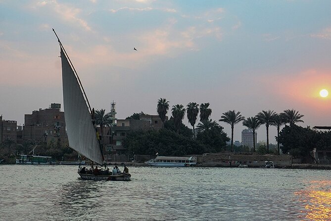 Cairo: Nile Dinner Cruise with Show & Shared Transfer - Folkloric music and belly dancing