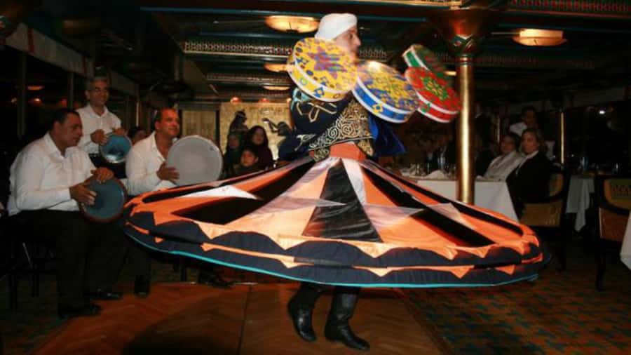 Cairo: Nile Maxim Luxurious Dinner Cruise with Dance Show - A Cairo night that begins on the river