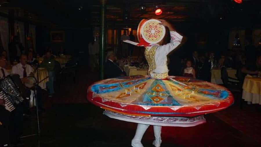Cairo: Nile Maxim Luxurious Dinner Cruise with Dance Show - The guides can make the logistics easier