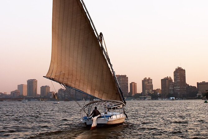Cairo sailing boat Tours on the Nile by felucca - A quiet stretch of the Nile in the middle of Cairo