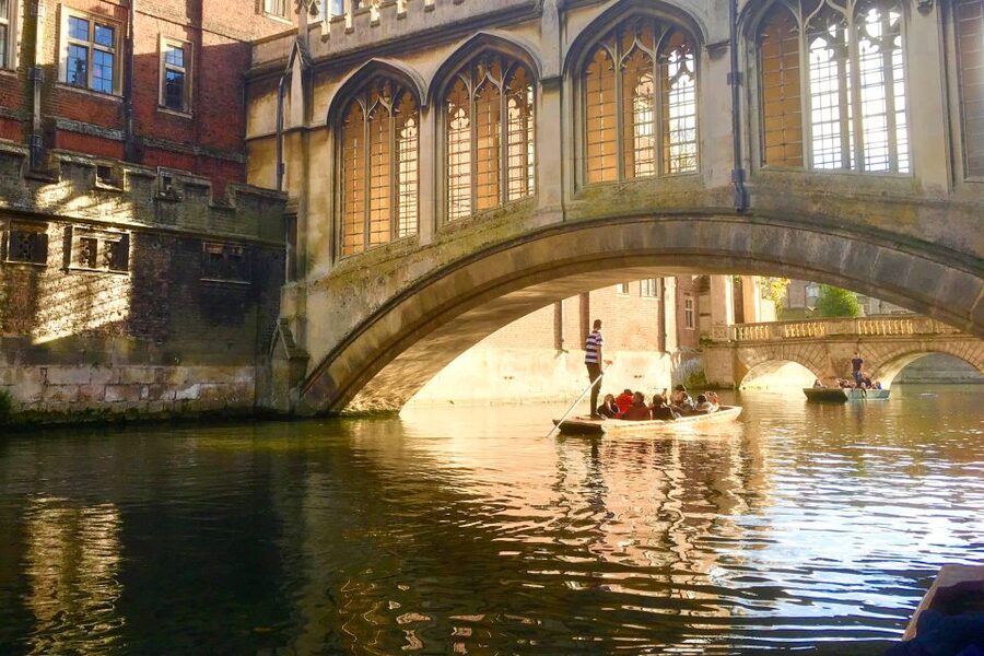 Cambridge: Guided River Cam Punting Tour - Why Cambridge looks better from the River Cam