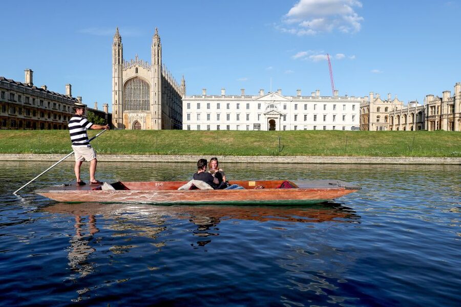 Cambridge: Guided River Cam Punting Tour - Newton, Prince Charles, and everyday university life