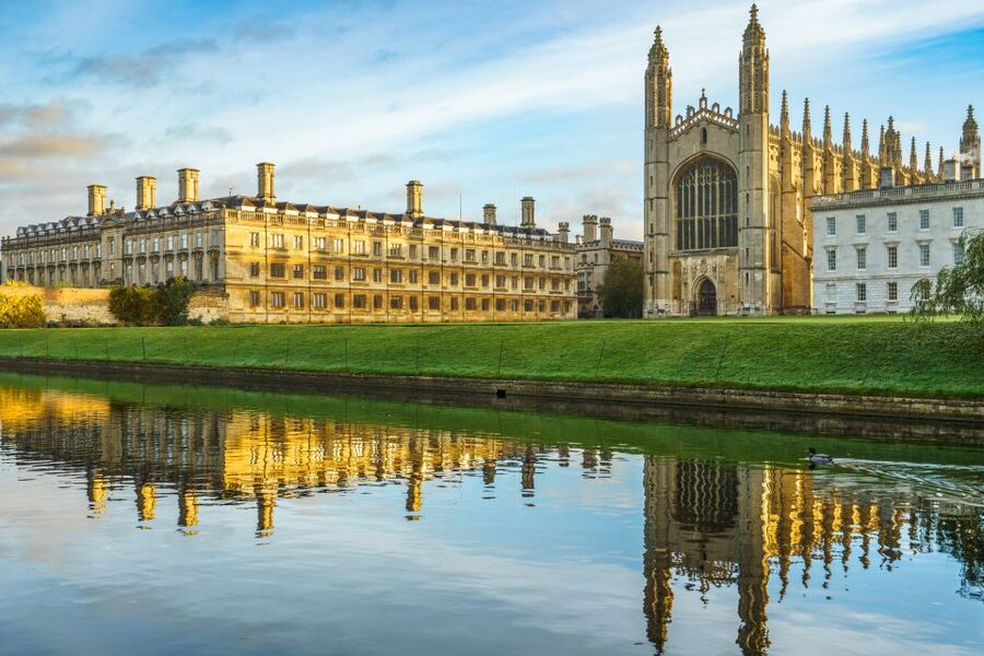 Cambridge: Guided River Cam Punting Tour - Why a guided punt beats steering yourself