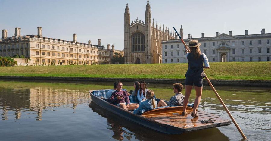 Cambridge: Guided Shared River Punting Tour - King’s College Chapel and the first big views