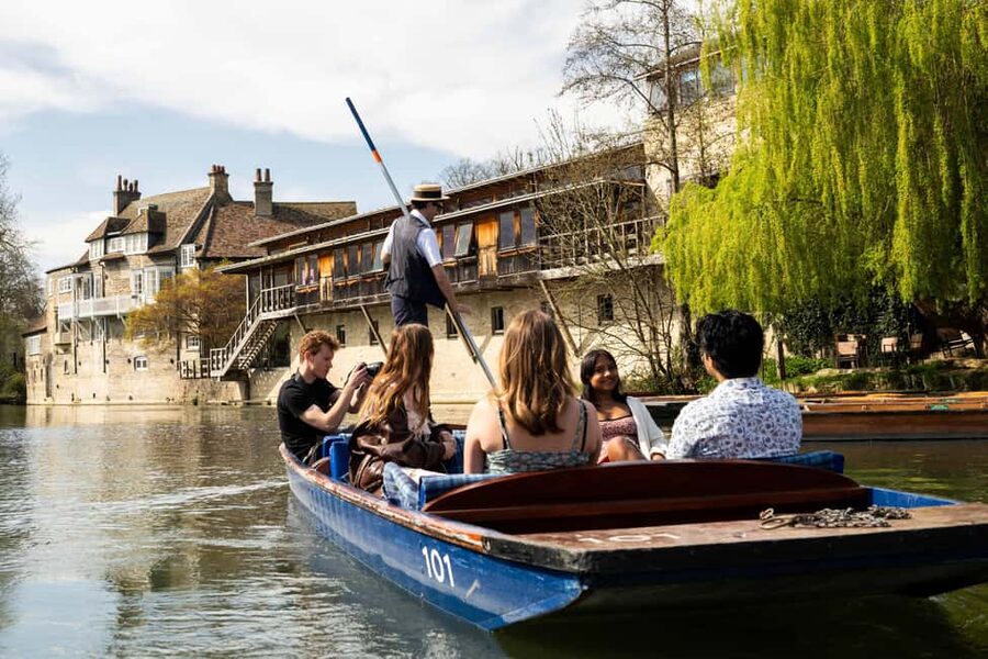 Cambridge University: Guided Punting Tour on the River Cam - Why punting is Cambridge’s essential river experience