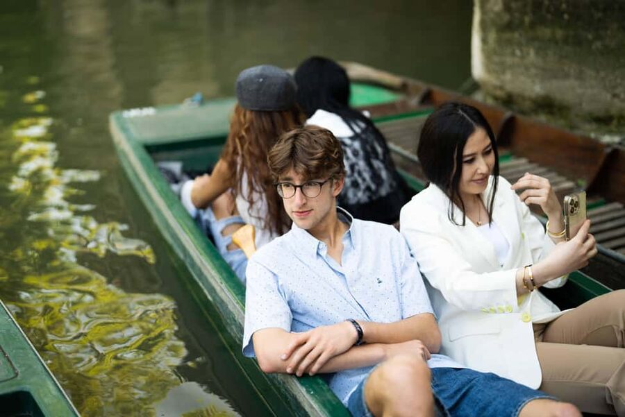 Cambridge University: Guided Punting Tour on the River Cam - Magdalene College and the return to Mill Lane