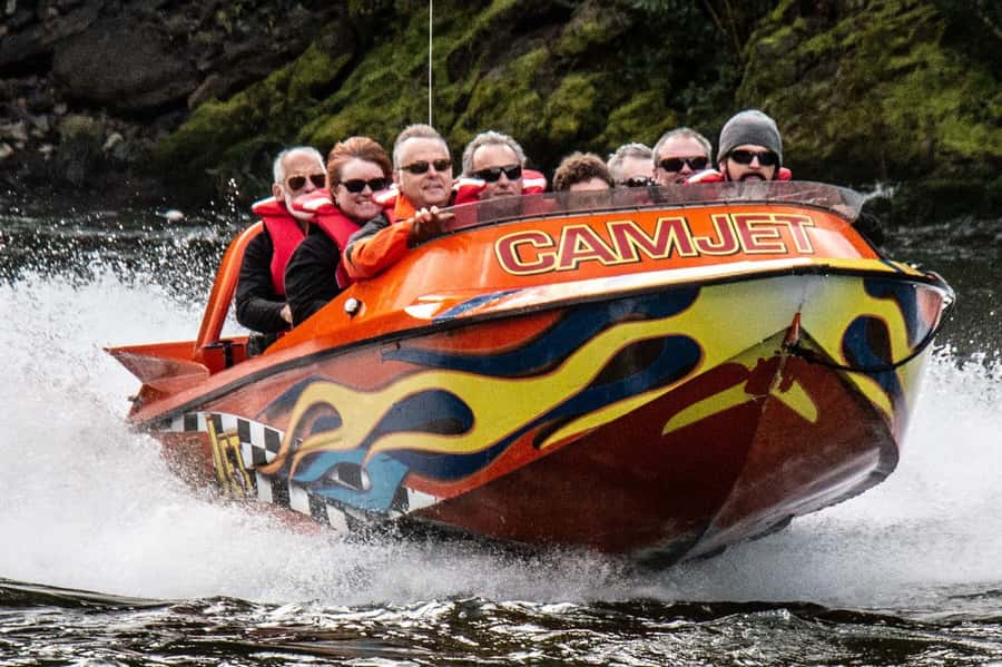 Cambridge: Waikato River 45-Minute Extreme Jet Boat Ride - The first run: from safety briefing to full throttle