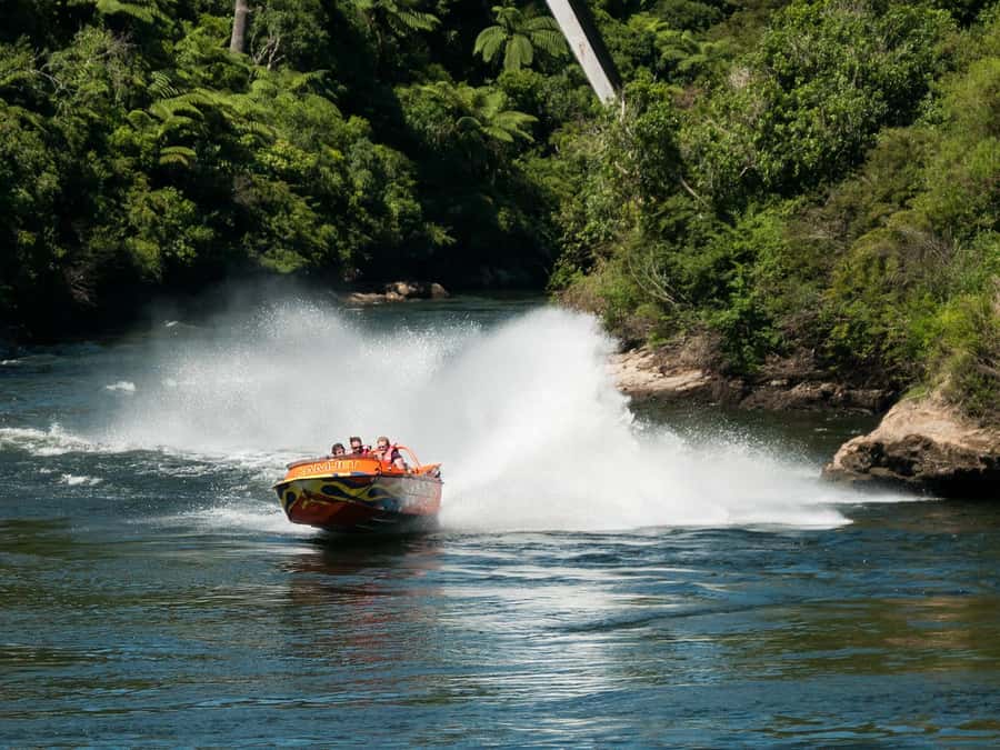 Cambridge: Waikato River 45-Minute Extreme Jet Boat Ride - Meeting at the Cambridge boat ramp