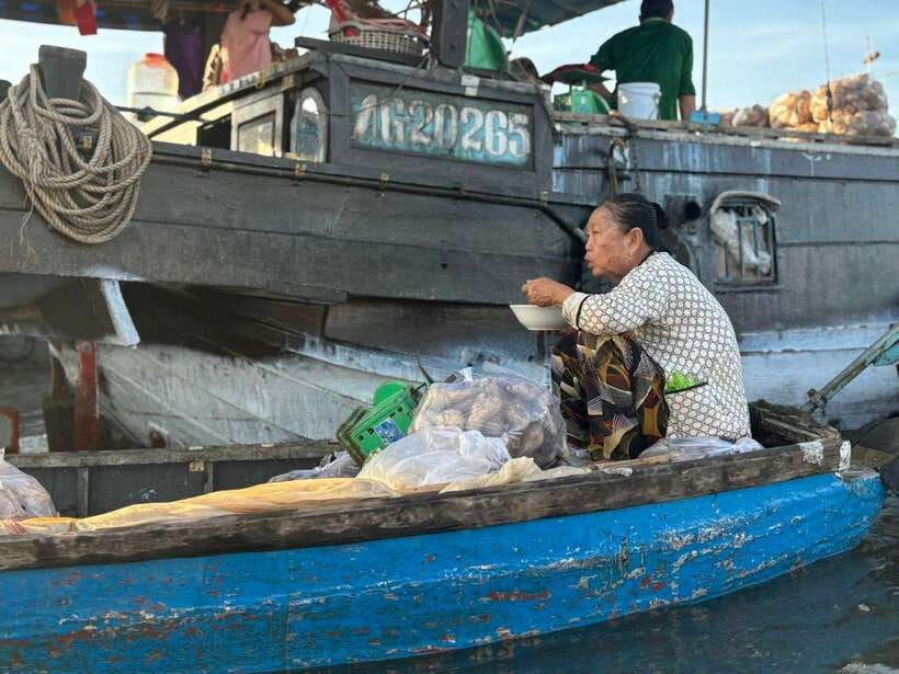 Can Tho: Floating Market, Canal, Cacao Farm & Mekong' Life - Seeing rice noodles made by hand