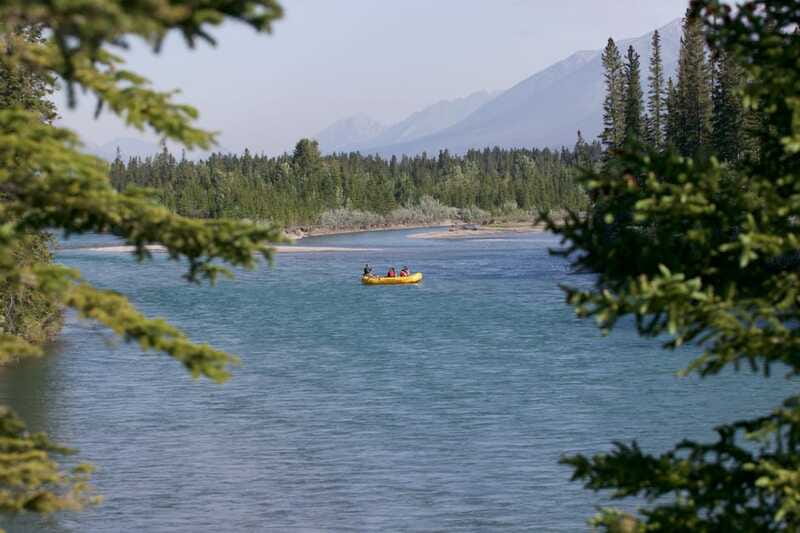 Canmore: Bow River Scenic Float Tour - Photo stops and small moments off the raft