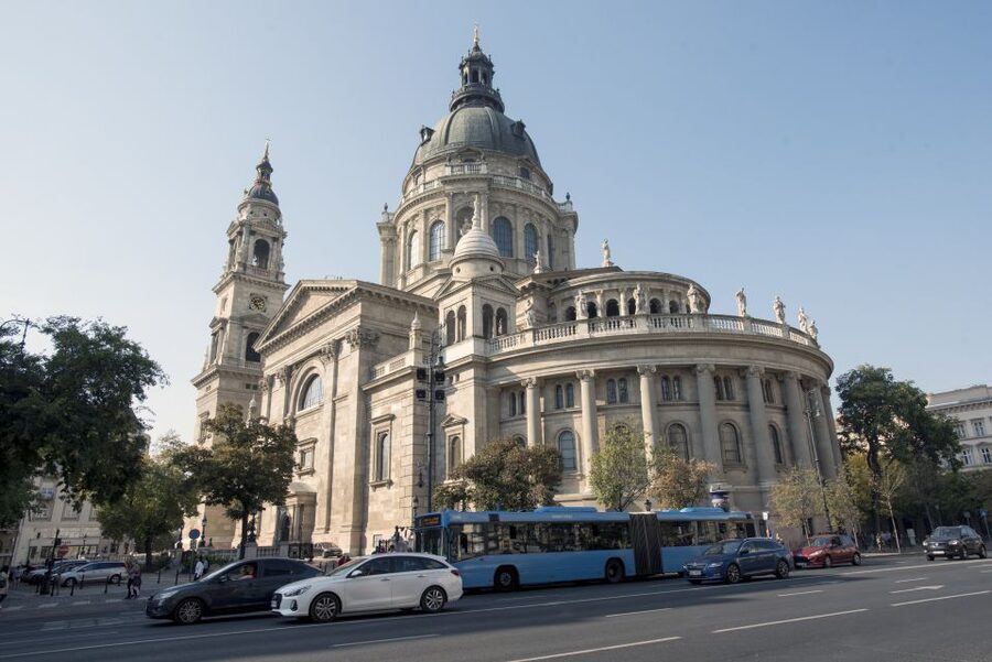 Castle District & Pest Driving Tour with Danube River Cruise - Meeting at Báthory utca, close to Parliament