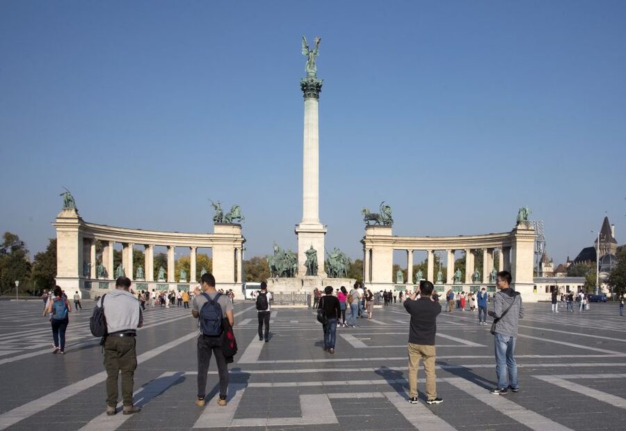 Castle District & Pest Driving Tour with Danube River Cruise - Heroes’ Square and City Park