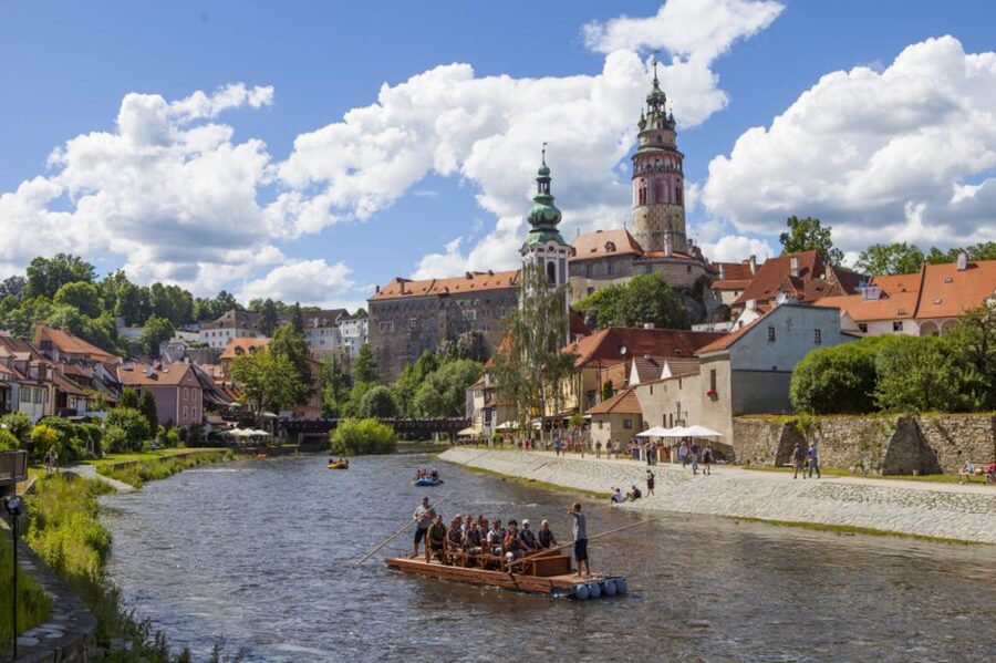 Český Krumlov: Wooden Raft River Cruise - Mild Rapids and Skilled Raft Handling