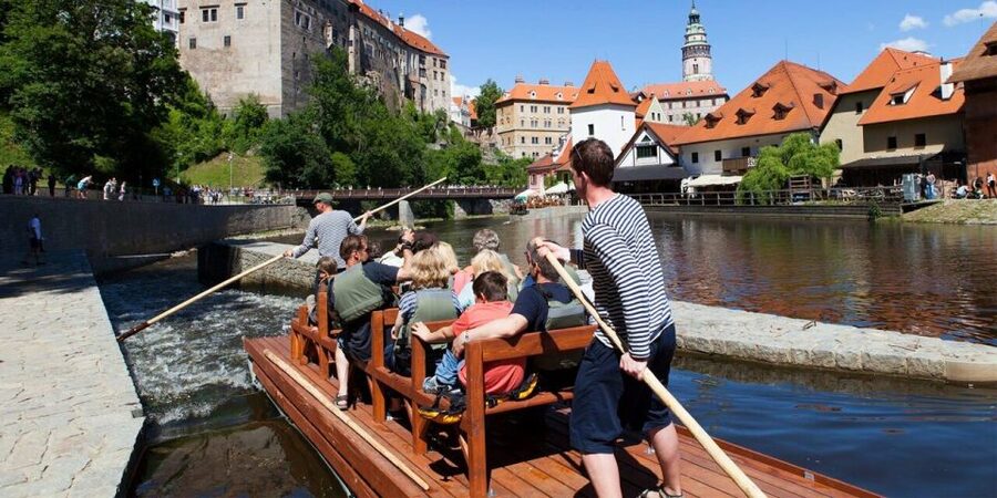 Český Krumlov: Wooden Raft River Cruise - The Krumlovské Benátky Drink Stop