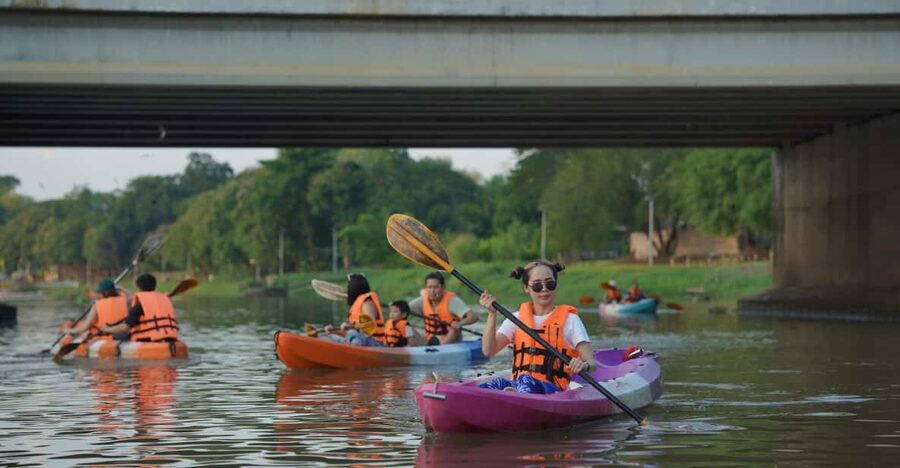 Chiang Mai:Explore kayaking through Mae Ping River on sunset - Under bridges and beside evening traffic
