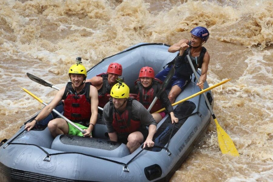 Chiang Mai Rafting in Mae Taeng River with Thai Buffet - What to bring and what the price covers