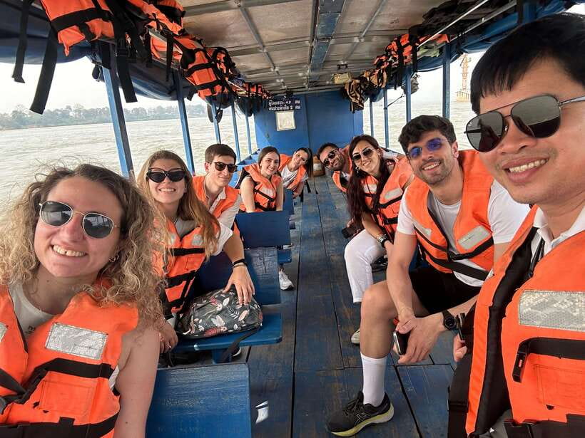 Chiang Rai: 7 Most Famous Highlights With Mekong Boat Trip - A Thai buffet that gives the day room to breathe