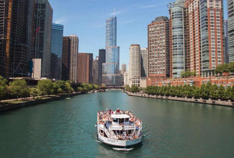 Chicago: 1.5-Hour Lake and River Architecture Cruise - Boarding Near the Wrigley Building