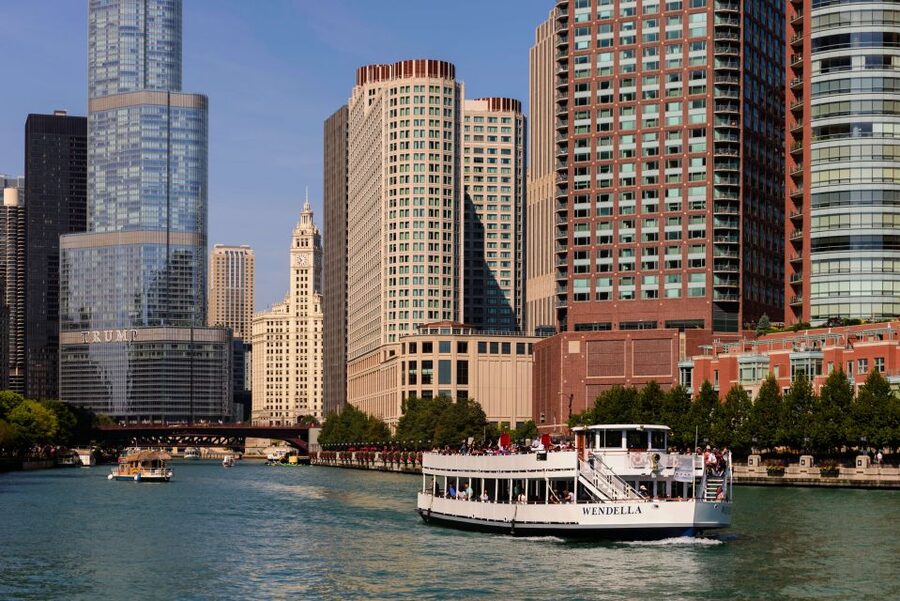 Chicago: 45-Minute Family-Friendly Architecture River Cruise - From Lake Shore Drive toward Willis Tower