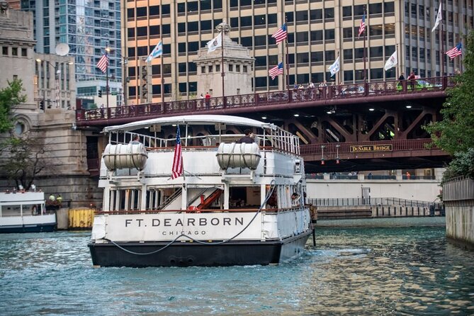 Chicago Architectural River Cruise - What the guides add to the cruise