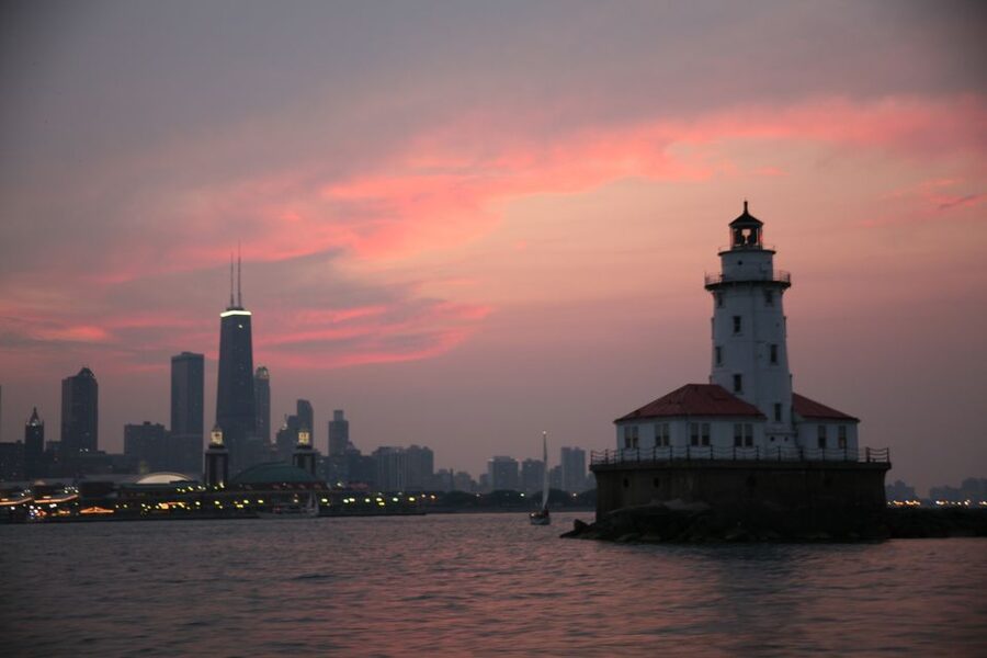 Chicago by Night River and Lake Cruise - Meeting First Lady at Michigan Avenue and Wacker Drive