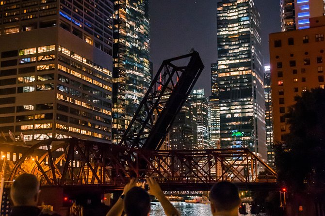 Chicago By Night River & Lake Cruise - Guides make or break the night