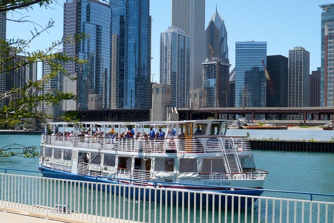Chicago City Tour with Architecture River Cruise Option - The Chicago River and the first photo stop