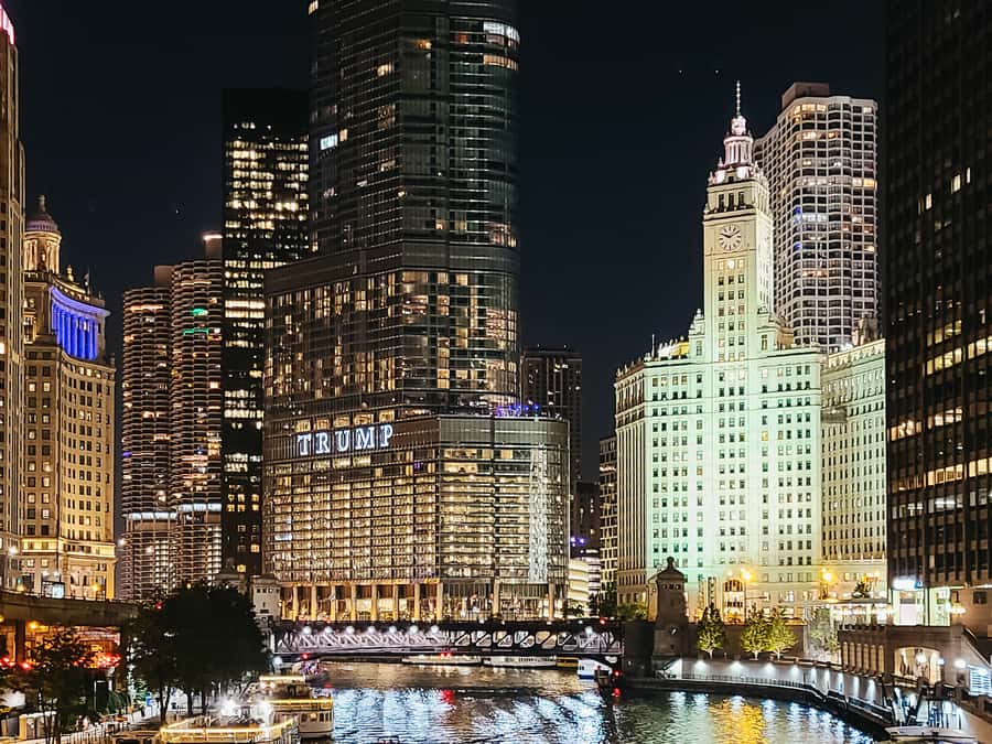 Chicago: Fireworks Cruise with Lake or River Viewing Options - The Lake Michigan cruise: more time, more scenery