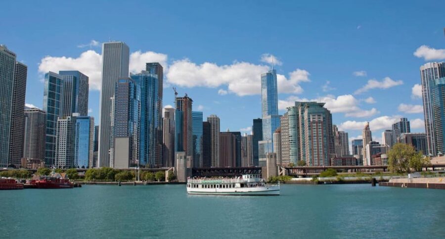 Chicago: First Lady River Cruise & Architecture Center Combo - Adding the Chicago Architecture Center