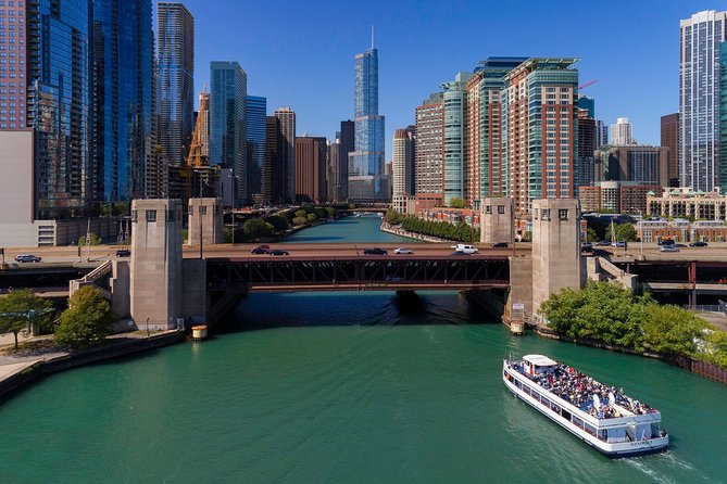 Chicago Lake and River Architecture Tour - How the guide shapes the experience