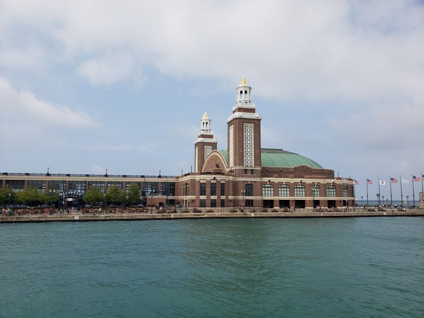 Chicago: Narrated Sightseeing River and Lake Cruise - Should you book the First Lady river and lake cruise?