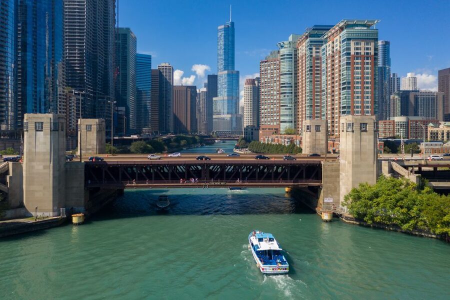 Chicago: Narrated Sightseeing River and Lake Cruise - Practical tips for a smoother ride