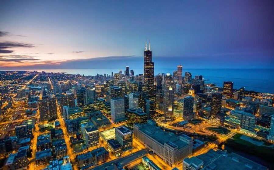 Chicago Night Driving Tour with Skydeck and River Cruise - Why the small minivan group matters
