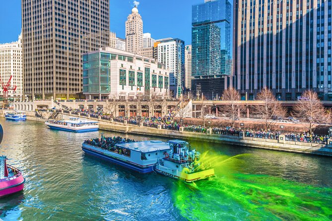 Chicago Premium Driving Tour with River Boat Cruise and Sky Deck - Guides and the small-group difference