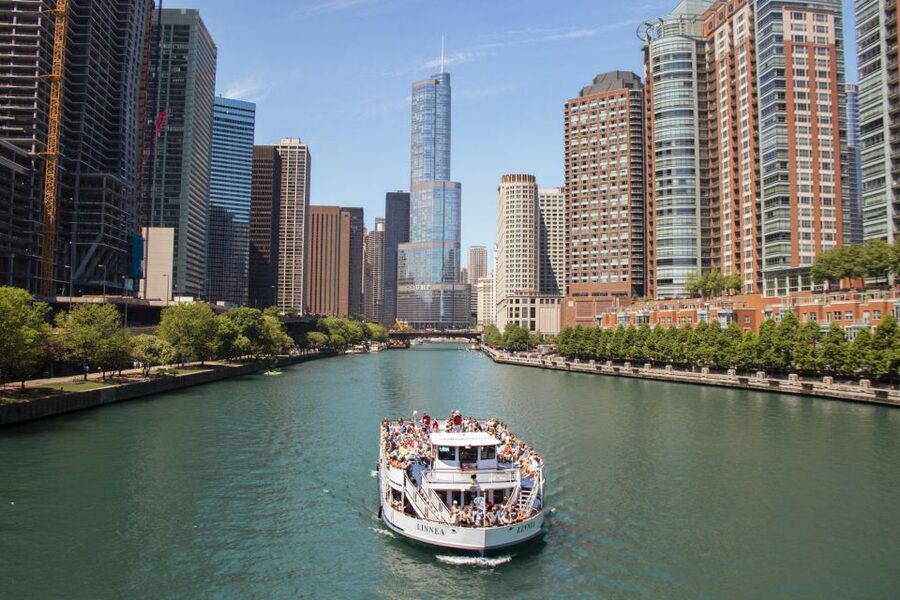 Chicago River: 1.5-Hour Guided Architecture Cruise - Starting beneath the Wrigley Building