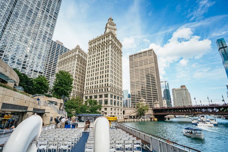 Chicago River: 1.5-Hour Guided Architecture Cruise - Merchandise Mart and Chicago’s working river
