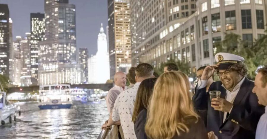 Chicago River: Guided Sunset Cocktail & Architecture Tour - The second half: modern skyscrapers at blue hour