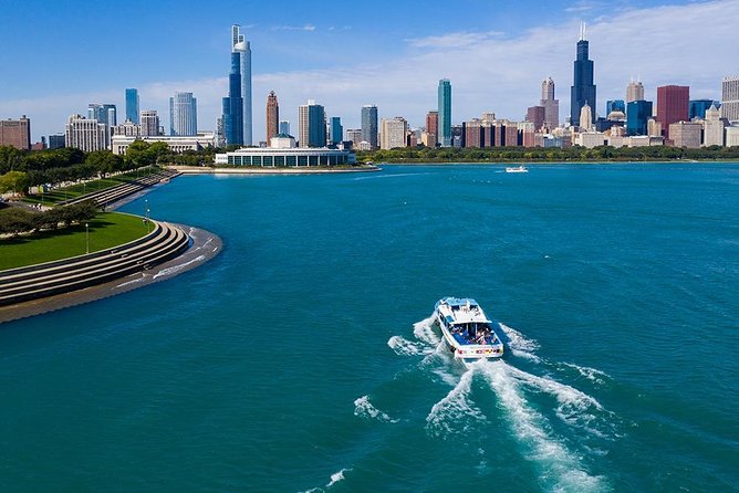 Chicago Sightseeing River and Lake Cruise - Why the 6:15 p.m. departure can be special
