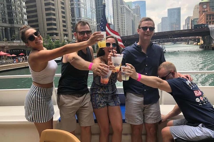 Chicago: Tiki Bar Cruise on Chicago River or Lake Michigan - A tropical boat in the middle of downtown Chicago
