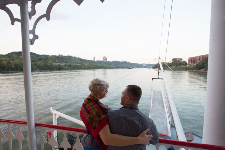 Cincinnati: Ohio River Cruise with Buffet Dinner - A two-hour route built around Cincinnati views