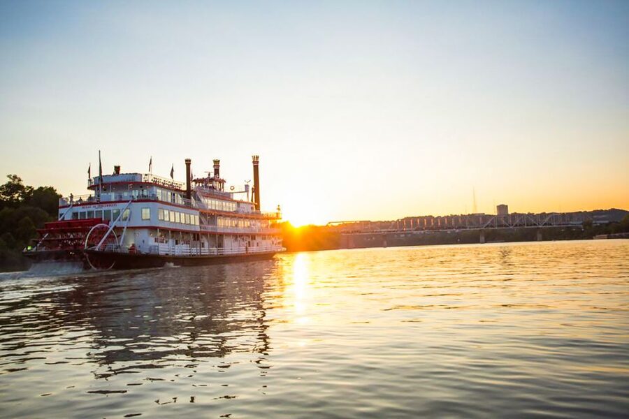 Cincinnati: Riverboat Cruise with Lunch and Entertainment - A relaxed two hours on the Ohio River