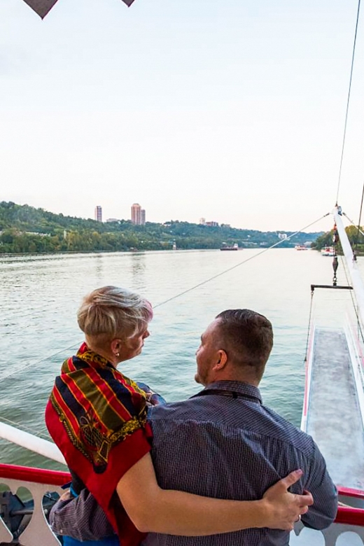 Cincinnati: Riverboat Cruise with Lunch and Entertainment - The buffet lunch: good variety, with a few limits