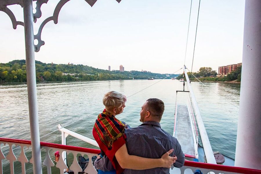 Cincinnati: Riverboat Cruise with Lunch and Entertainment - Who should book this riverboat cruise?