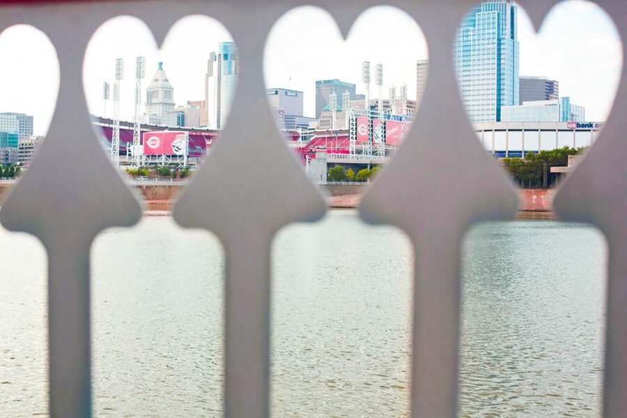 Cincinnati: Sunset Sightseeing Cruise on the Ohio River - The first hour: daylight, river traffic, and city views