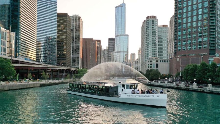City Cruises Chicago: Brunch, Lunch, or Dinner River Cruise - Why a Chicago River meal works so well