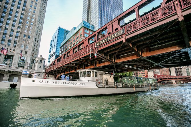 City Cruises Chicago: River Architectural Lunch Cruise - Why the Chicago River is the right dining room