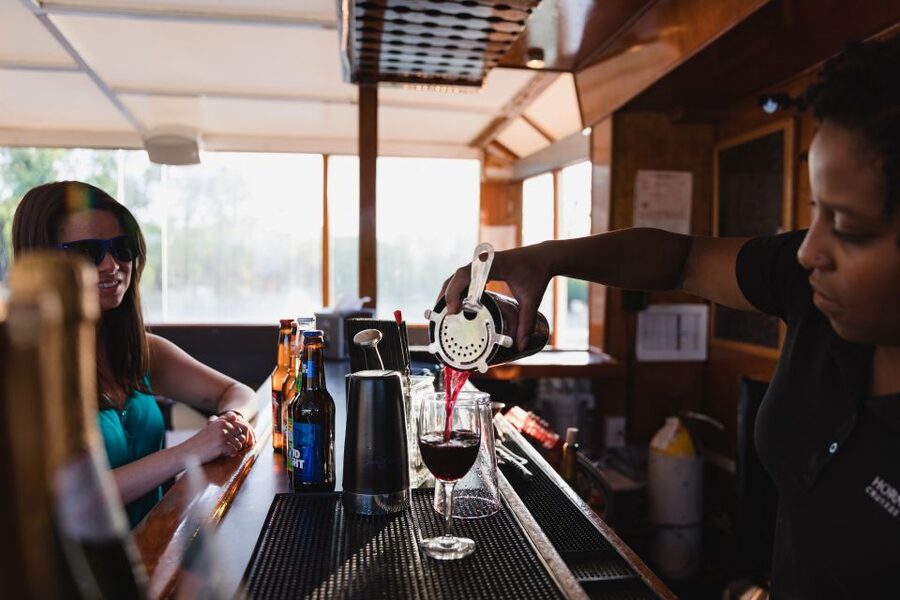 City Cruises Sacramento: Cocktail River Cruise - A floating happy hour with Sacramento views