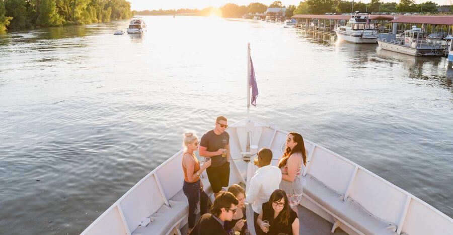 City Cruises Sacramento: Cocktail River Cruise - Cocktails, music, and the onboard mood