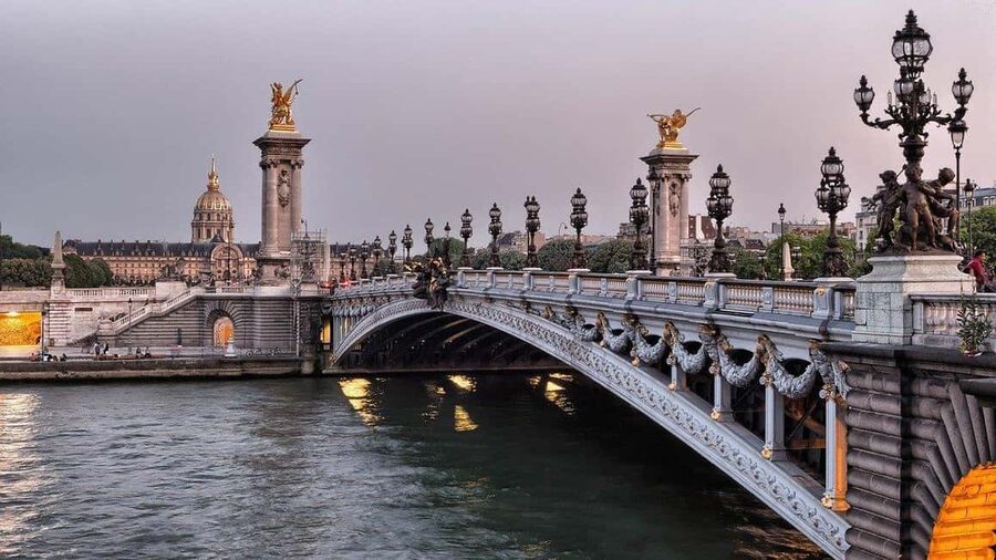 Classical and Monumental Paris Tour along the Seine River - Why this Seine walk works for a first look at Paris