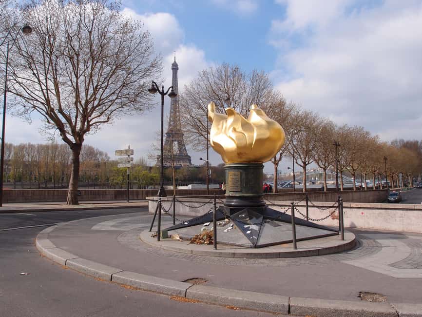 Classical and Monumental Paris Tour along the Seine River - Pont Alexandre III, the route’s best photo stop